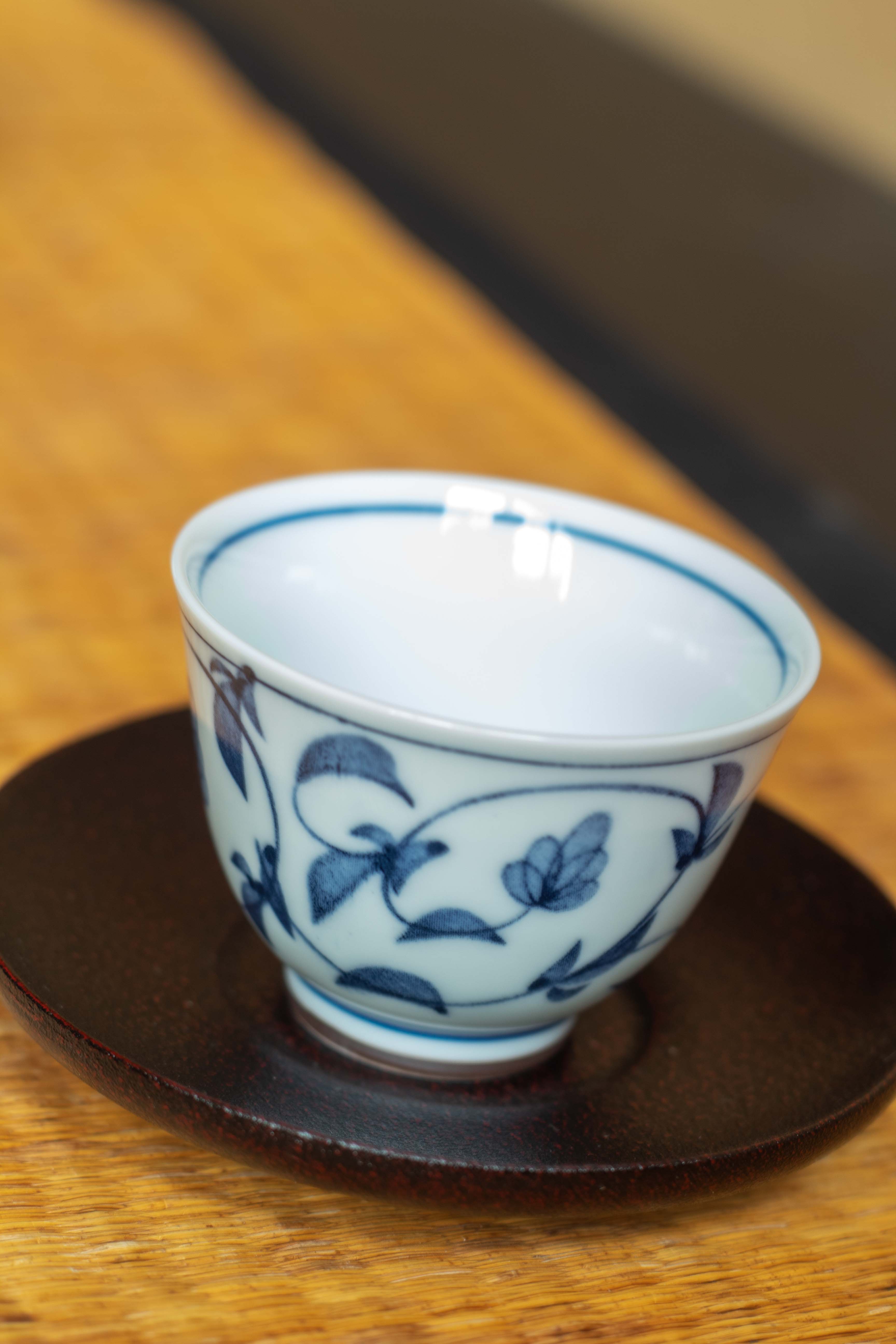 Teeschale, weiß mit blauen Ranken, 60 ml